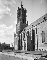 <p>Overzicht van de zuidzijde van de Grote Kerk na de restauratie in 1959 (beeldbank RCE). </p>

